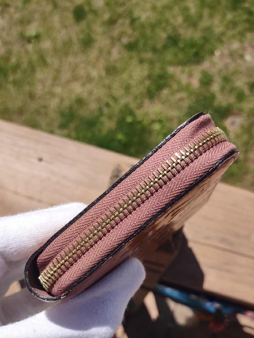Louis Vuitton Vernis Zip-Around Wallet in Butterscotch Gloss Color. - Picture 4 of 16